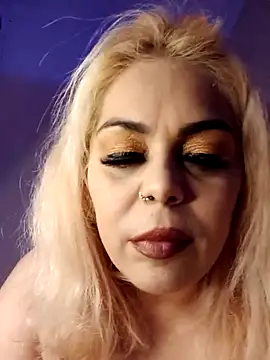 izauri2025 online show from 10/18/25, 12:24