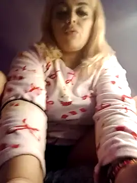 izauri2025 online show from 10/29/25, 08:10