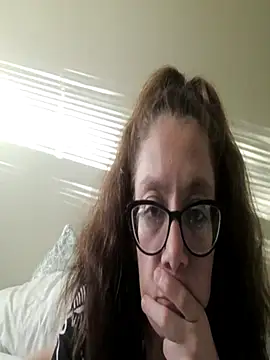 isabellenoela online show from 10/31/25, 10:33