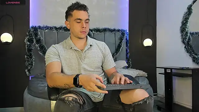 Liam walk  online show from 11/24/25, 09:36