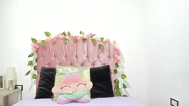 Snapshot of ivy_moon05 chatting on 09/13/25, 06:08 ivy moon05 online show from 09/13/25, 06:08