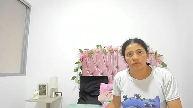 Snapshot of ivy_moon05 chatting on 09/30/25, 05:40 ivy moon05 online show from 09/30/25, 05:40