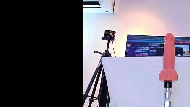 Snapshot of maily_zanss chatting on 10/15/25, 07:36 maily zanss online show from 10/15/25, 07:36