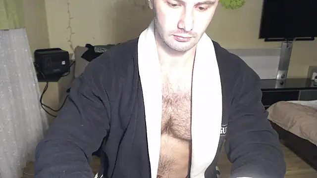 muscle uncut online show from 12/17/25, 04:40