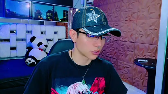 Snapshot of alandelrey57 chatting on 12/02/25, 05:02 alandelrey57 online show from 12/02/25, 05:02