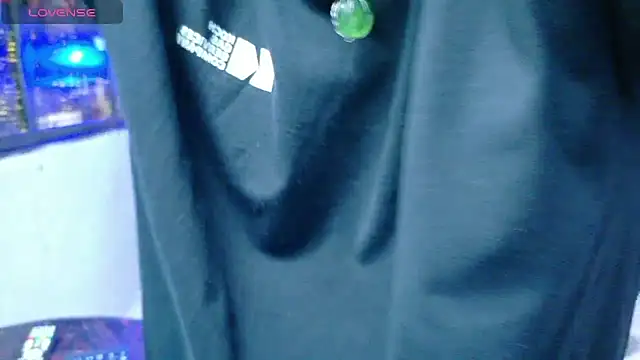 Snapshot of alandelrey57 chatting on 12/05/25, 04:32 alandelrey57 online show from 12/05/25, 04:32