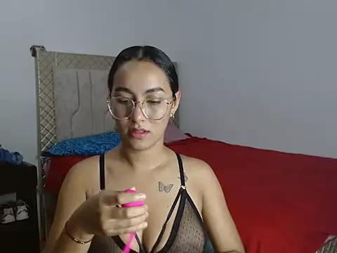 Snapshot of KatyCoupleHot chatting on 10/23/25, 09:35 KatyCoupleHot online show from 10/23/25, 09:35