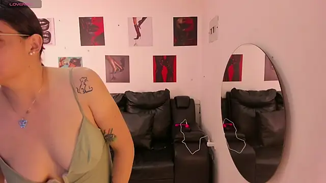 Snapshot of iam_sammy_01 chatting on 11/23/25, 12:05 iam sammy 01 online show from 11/23/25, 12:05