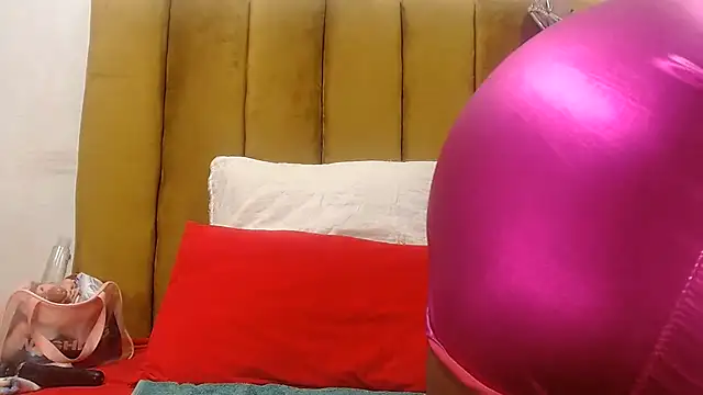 RoundaAssx22 online show from 07/31/26, 07:35
