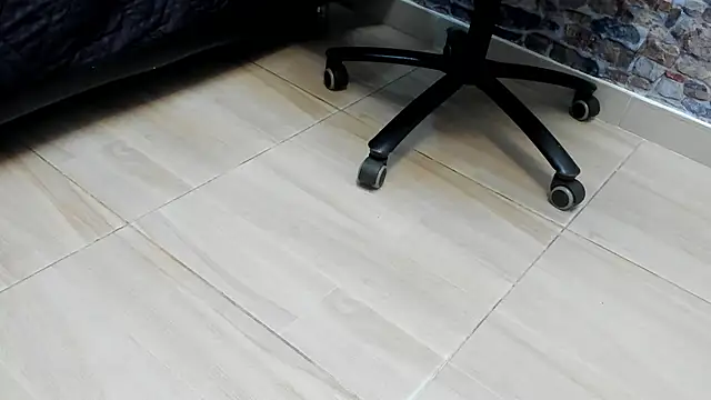 ALYANNA HOT  online show from 12/04/25, 11:41