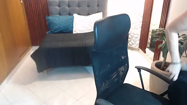 maira tf online show from 10/10/25, 03:49