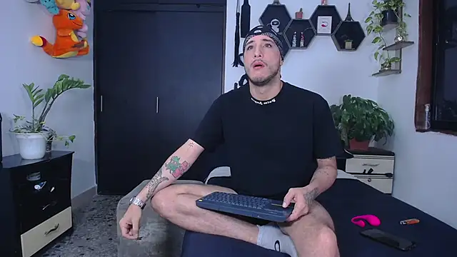 Snapshot of Borsalino_Adam chatting on 10/19/25, 06:08 Borsalino Adam online show from 10/19/25, 06:08