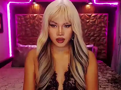 Snapshot of YllanaAltheaXxX chatting on 10/25/25, 11:32 YllanaAltheaXxX online show from 10/25/25, 11:32