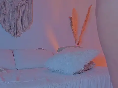 Snapshot of Alice-Benette chatting on 01/16/26, 01:53 Alice-Benette online show from 01/16/26, 01:53