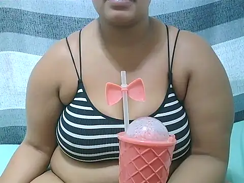 Snapshot of ThickHunn99 chatting on 10/30/25, 07:43 ThickHunn99 online show from 10/30/25, 07:43