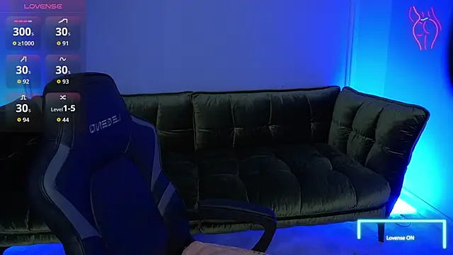 Snapshot of EliseVelour chatting on 10/05/25, 12:47 EliseVelour online show from 10/05/25, 12:47