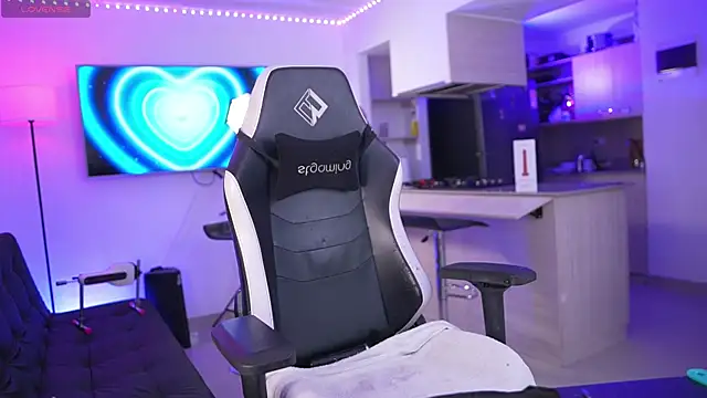 Snapshot of andrea_magic69 chatting on 09/27/25, 05:01 andrea magic69 online show from 09/27/25, 05:01