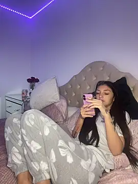 naughtybella05 online show from 11/14/25, 10:47