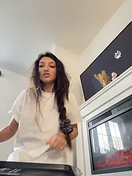 naughtybella05 online show from 11/24/25, 10:15