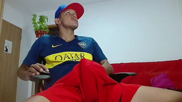 Snapshot of skinny23cm chatting on 10/21/25, 12:17 skinny23cm online show from 10/21/25, 12:17