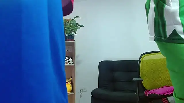 Snapshot of skinny23cm chatting on 11/10/25, 09:03 skinny23cm online show from 11/10/25, 09:03