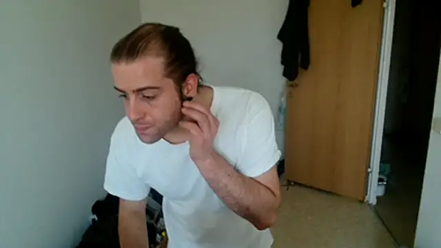 Snapshot of hei_69 chatting on 12/14/25, 10:20 hei 69 online show from 12/14/25, 10:20