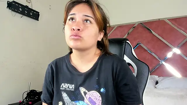 sara-lopez1 online show from 09/24/25, 06:50
