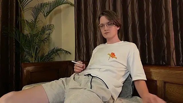 KellyTwink online show from 06/26/26, 06:01