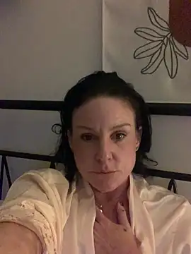 Snapshot of NateandBella chatting on 09/18/25, 12:29 NateandBella online show from 09/18/25, 12:29