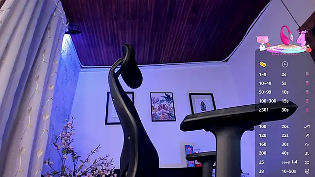 Snapshot of tyler_jones_ chatting on 09/17/25, 04:25 tyler jones  online show from 09/17/25, 04:25