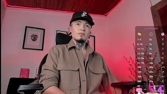 Snapshot of tyler_jones_ chatting on 10/09/25, 04:21 tyler jones  online show from 10/09/25, 04:21