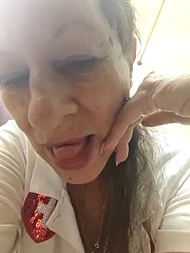 Snapshot of MaryeLunna chatting on 10/15/25, 12:05 MaryeLunna online show from 10/15/25, 12:05