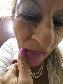 Snapshot of MaryeLunna chatting on 10/28/25, 11:58 MaryeLunna online show from 10/28/25, 11:58