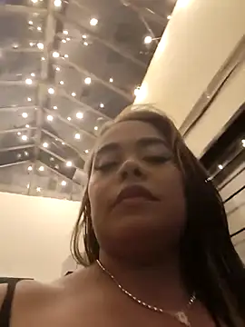 Snapshot of EmilyDuran_ chatting on 11/05/25, 12:10 EmilyDuran online show from 11/05/25, 12:10