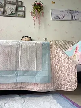 Snapshot of Alicia066 chatting on 09/25/25, 04:27 Alicia066 online show from 09/25/25, 04:27