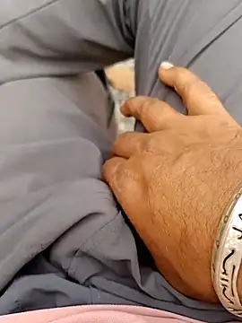 Snapshot of hard_boy9455 chatting on 11/01/25, 04:47 hard boy9455 online show from 11/01/25, 04:47