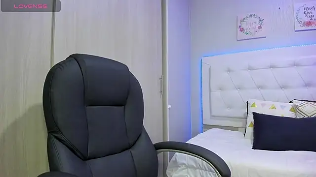 andrea  hills online show from 10/20/25, 07:03