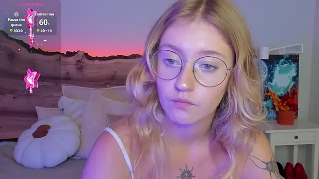 Snapshot of Nerissa_xo chatting on 09/21/25, 07:59 Nerissa xo online show from 09/21/25, 07:59