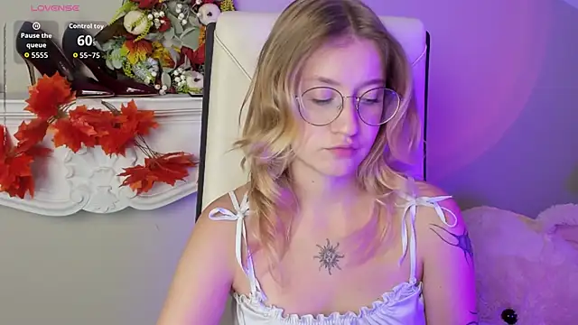 Snapshot of Nerissa_xo chatting on 09/28/25, 08:03 Nerissa xo online show from 09/28/25, 08:03