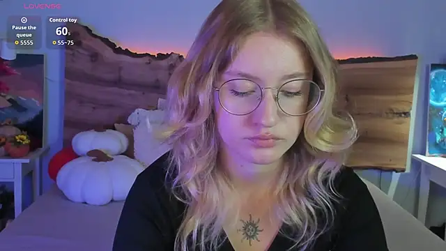 Snapshot of Nerissa_xo chatting on 10/03/25, 08:06 Nerissa xo online show from 10/03/25, 08:06