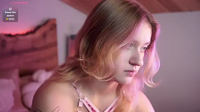 Snapshot of Nerissa_xo chatting on 10/12/25, 08:08 Nerissa xo online show from 10/12/25, 08:08