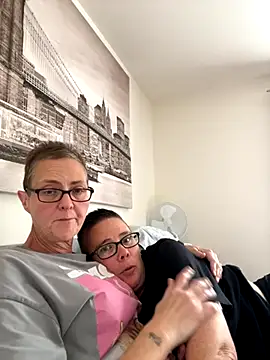 Snapshot of Curvy-Jinx chatting on 09/13/25, 12:16 Curvy-Jinx online show from 09/13/25, 12:16