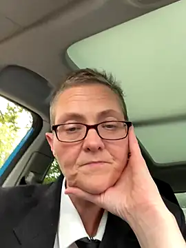 Snapshot of Curvy-Jinx chatting on 09/18/25, 12:18 Curvy-Jinx online show from 09/18/25, 12:18