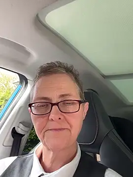 Snapshot of Curvy-Jinx chatting on 09/24/25, 11:35 Curvy-Jinx online show from 09/24/25, 11:35