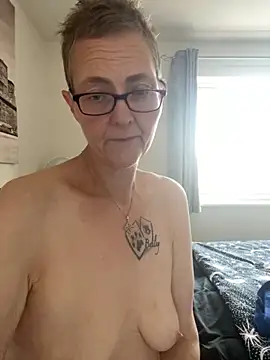 Snapshot of Curvy-Jinx chatting on 09/29/25, 07:46 Curvy-Jinx online show from 09/29/25, 07:46