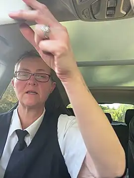 Snapshot of Curvy-Jinx chatting on 09/30/25, 10:42 Curvy-Jinx online show from 09/30/25, 10:42