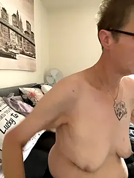 Snapshot of Curvy-Jinx chatting on 10/10/25, 07:40 Curvy-Jinx online show from 10/10/25, 07:40