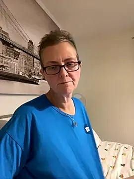 Snapshot of Curvy-Jinx chatting on 10/12/25, 05:12 Curvy-Jinx online show from 10/12/25, 05:12