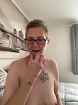 Snapshot of Curvy-Jinx chatting on 10/16/25, 07:31 Curvy-Jinx online show from 10/16/25, 07:31