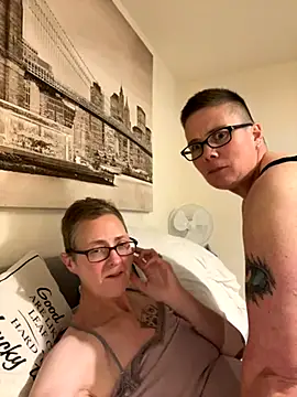 Snapshot of Curvy-Jinx chatting on 10/16/25, 07:37 Curvy-Jinx online show from 10/16/25, 07:37